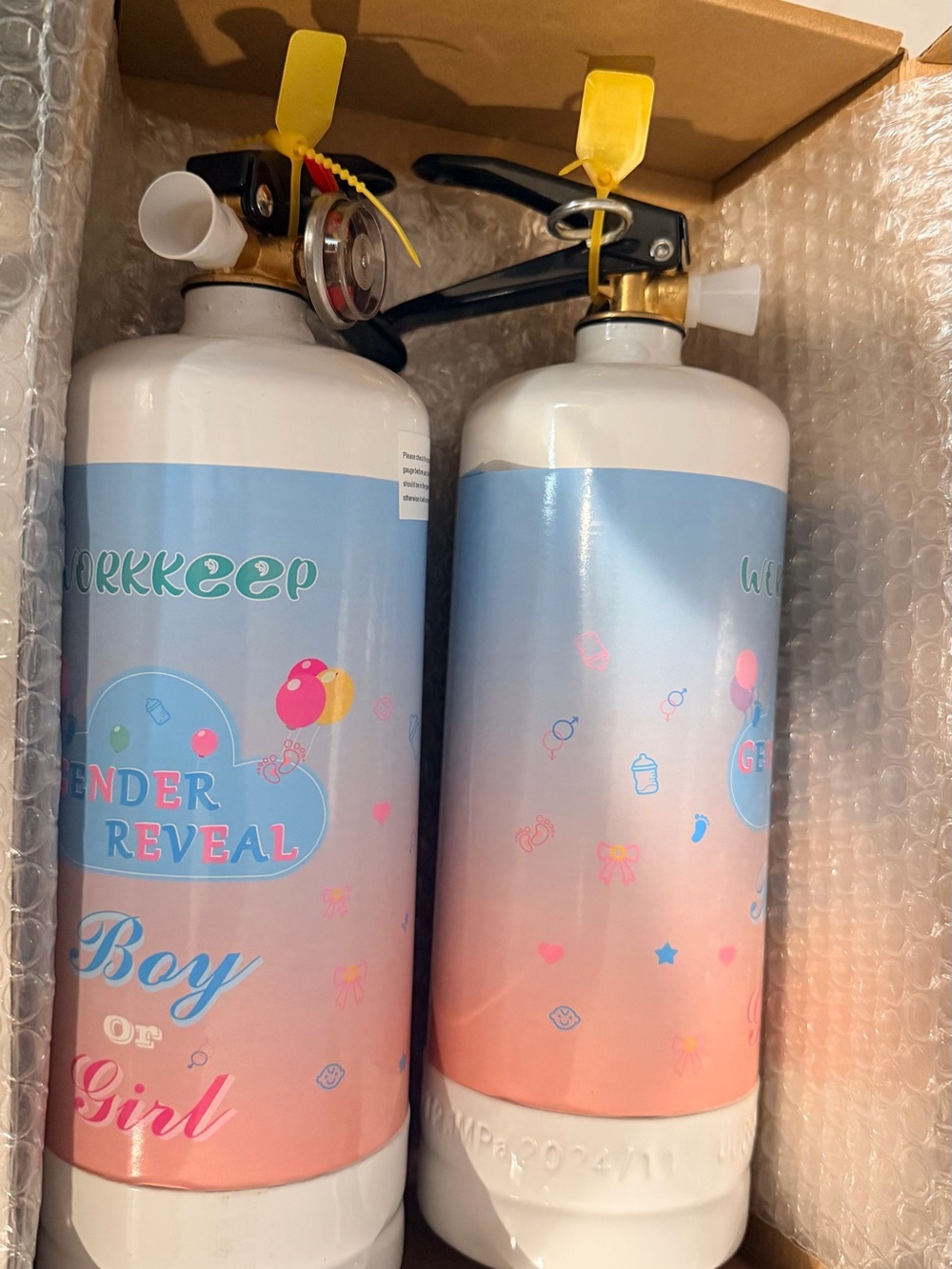 Gender Reveal Confetti Spray - Pink & Blue